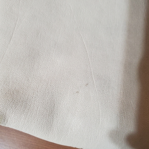 Springtime White Michael Kors handbag. Excellent condition, med size - Picture 8 of 10